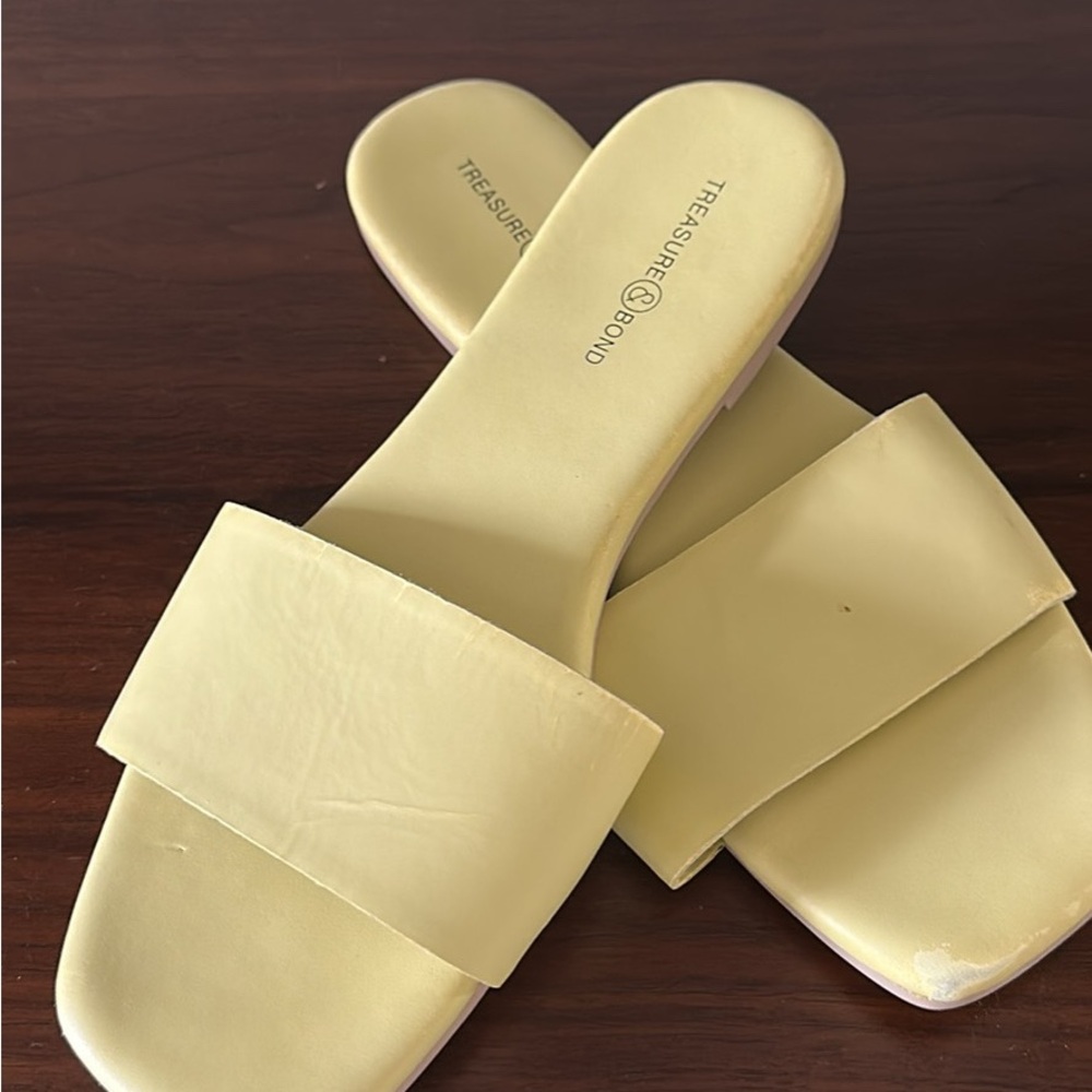 Treasure & Bond Women's Yellow Slide Sandals